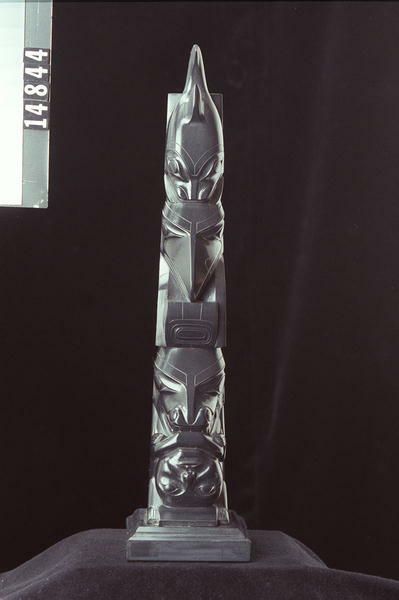 Image representing Pole, argillite.