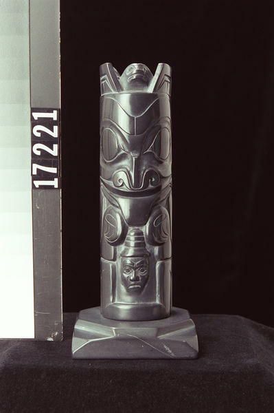 Image representing Pole, argillite.