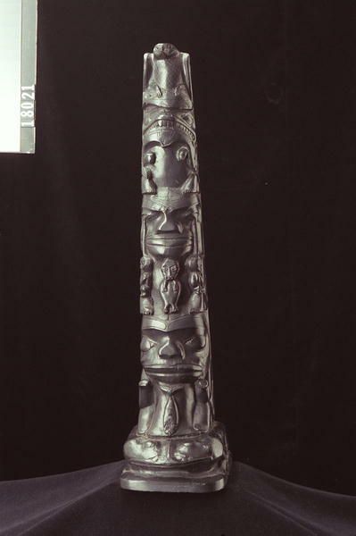 Image representing Pole, argillite.