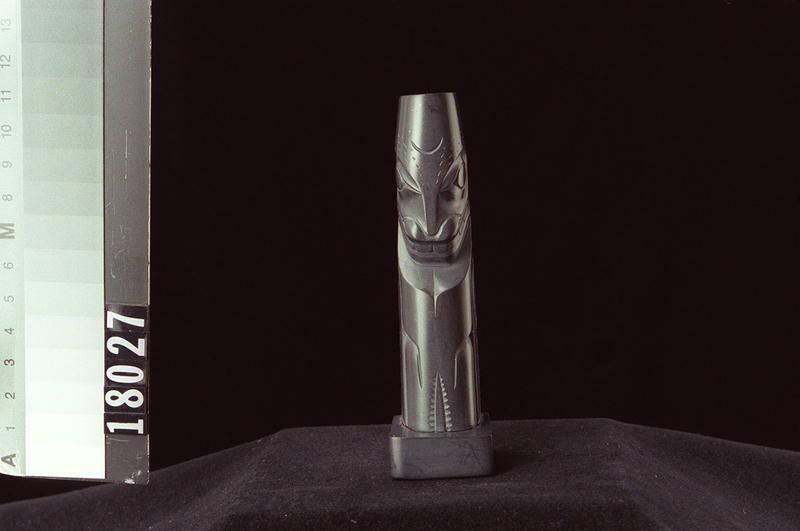 Image representing Pole, argillite.