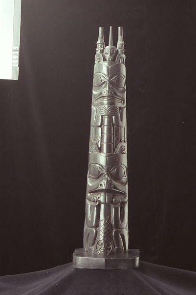 Image representing Pole, argillite.