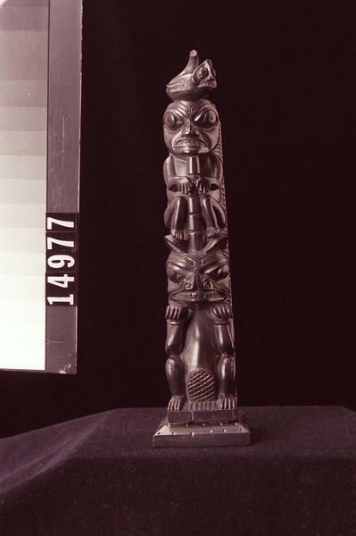 Image representing Pole, argillite.