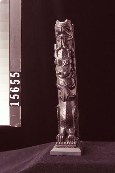 Image representing Pole, argillite.