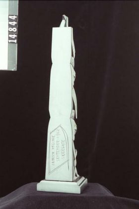 Image representing Pole, argillite.