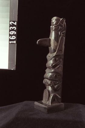 Image representing Pole, argillite.