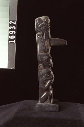 Image representing Pole, argillite.