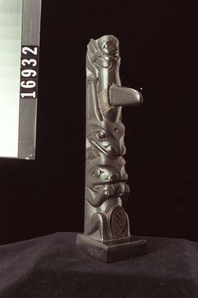 Image representing Pole, argillite.