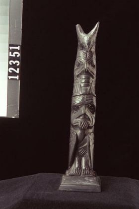 Image representing Pole, argillite.