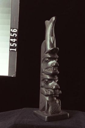 Image representing Pole, argillite.