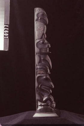 Image representing Pole, argillite.