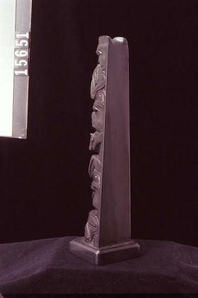 Image representing Pole, argillite.
