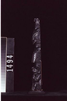 Image representing Pole, argillite.