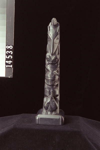 Image representing Pole, argillite.