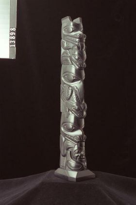 Image representing Pole, argillite.